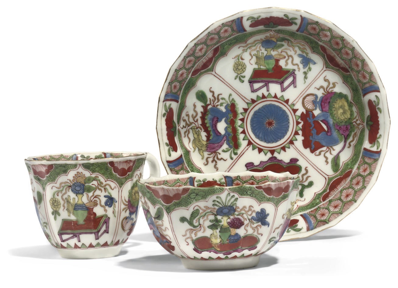 A WORCESTER FACETED 'DRAGON IN COMPARTMENTS' PATTERN TRIO