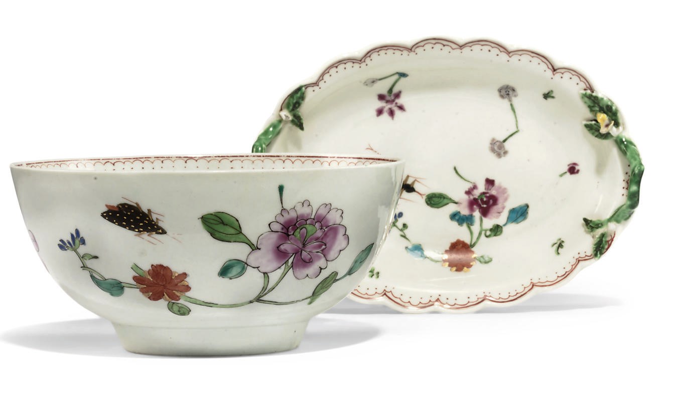 A WORCESTER TWO-HANDLED SHAPED OVAL STAND AND A SMALL BOWL