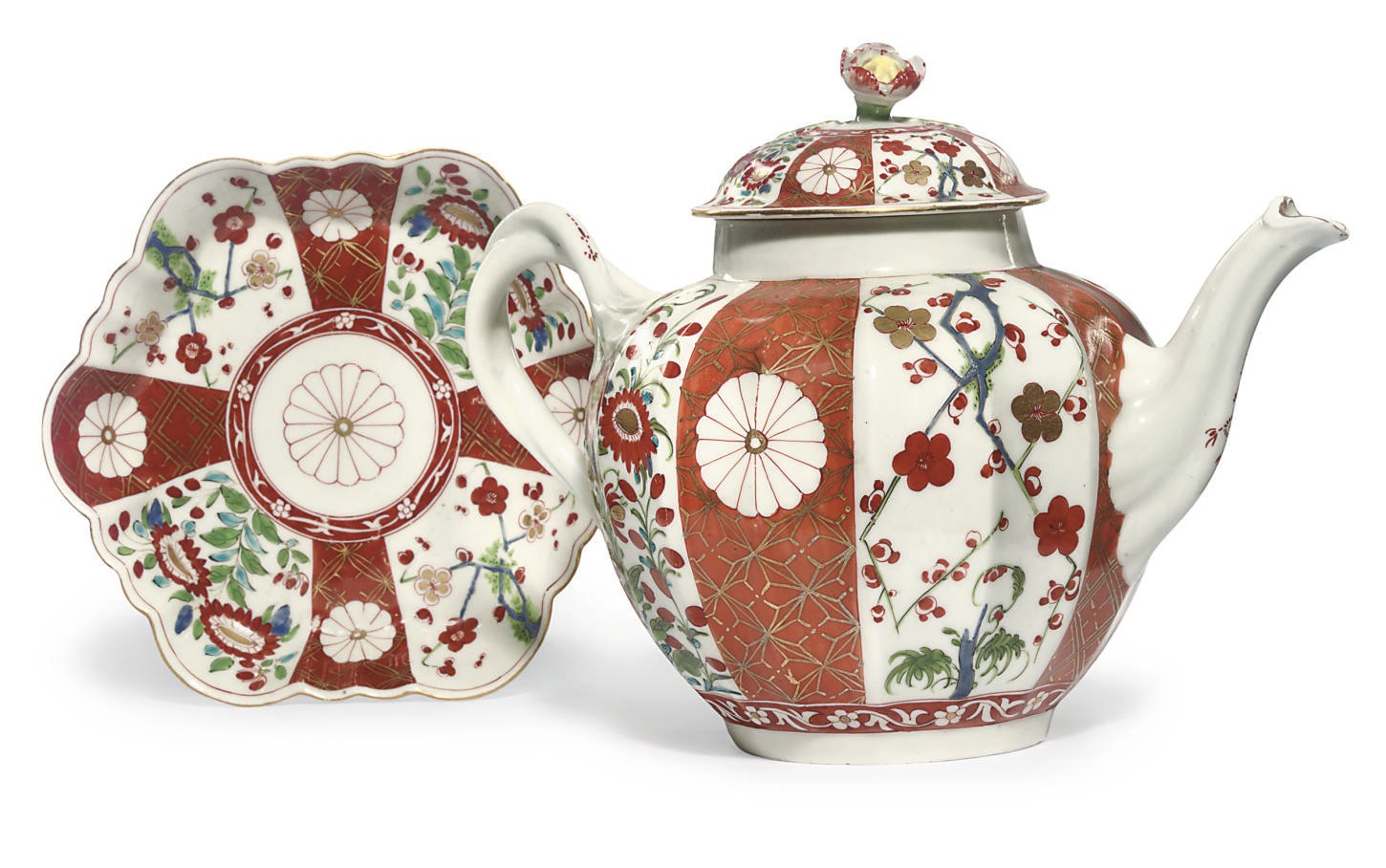 A WORCESTER 'SCARLET JAPAN' FACETED TEAPOT, COVER AND A STAND
