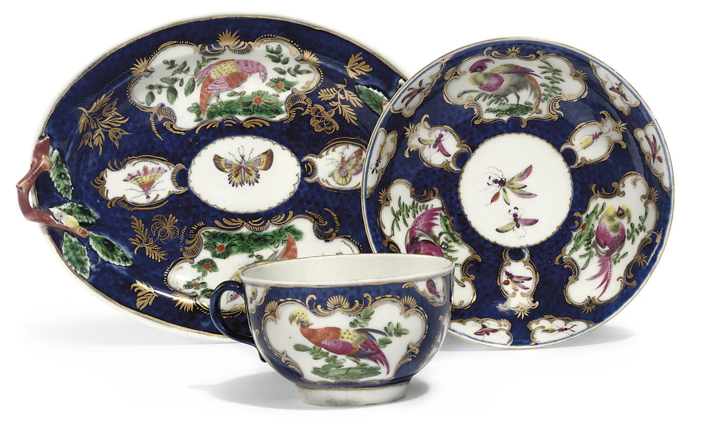 A WORCESTER BLUE-SCALE-GROUND TEACUP AND A SAUCER AND A STAND