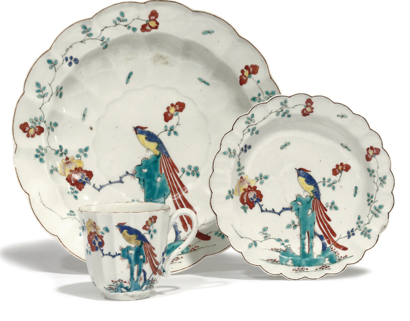A WORCESTER 'SIR JOSHUA REYNOLDS' PATTERN SCALLOPED DISH, A SMALL PLATE AND A COFFEE-CUP