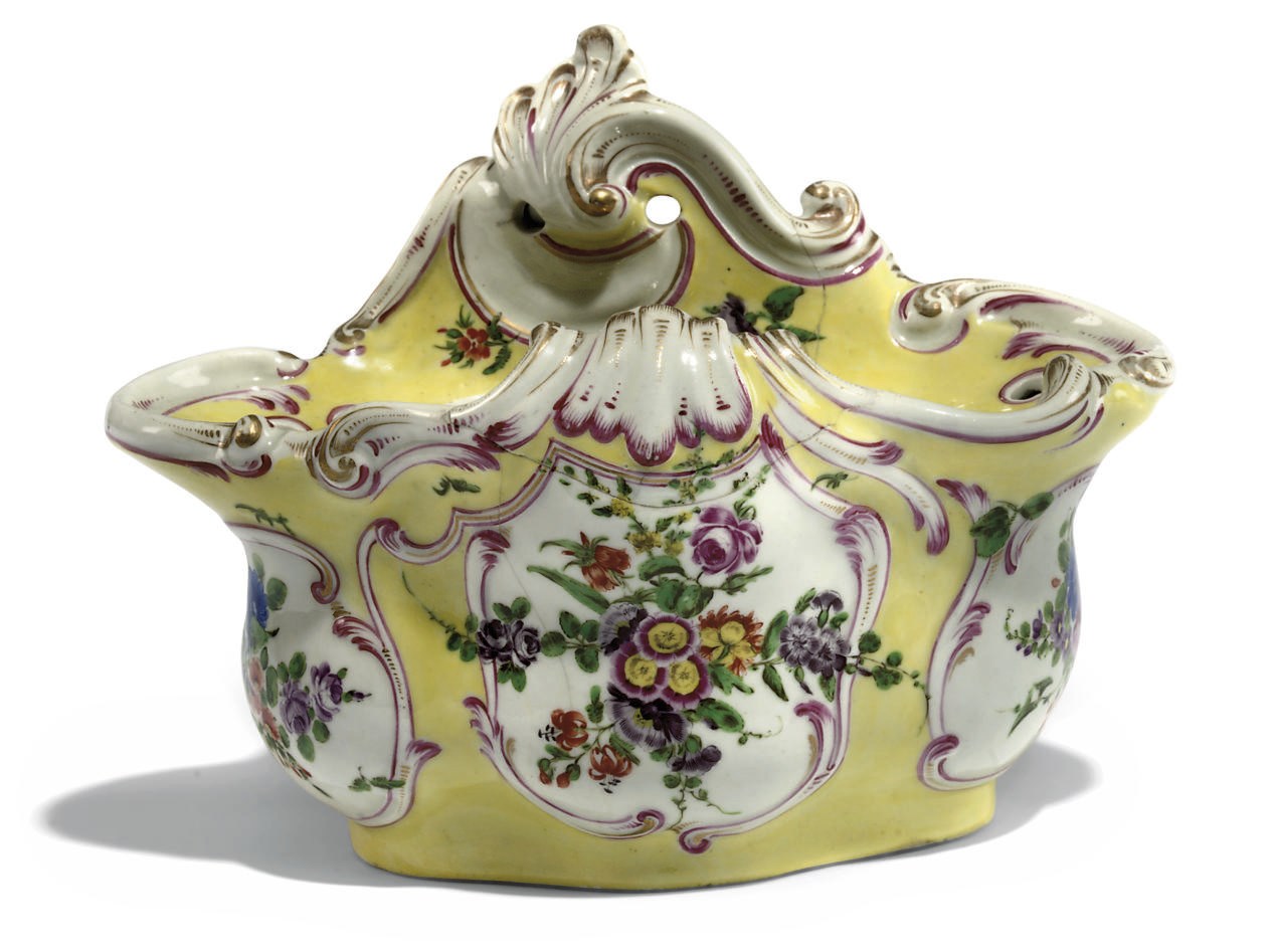 A WORCESTER YELLOW-GROUND TREFOIL BOUGH-POT