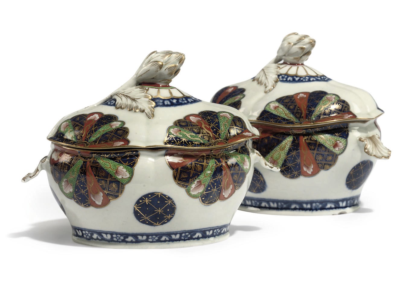 A PAIR OF WORCESTER 'OLD JAPAN FAN' PATTERN SAUCE-TUREENS AND COVERS