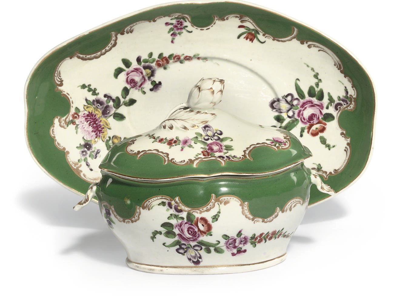 A WORCESTER 'MARCHIONESS OF HUNTLY' PATTERN SAUCE-TUREEN, COVER AND STAND
