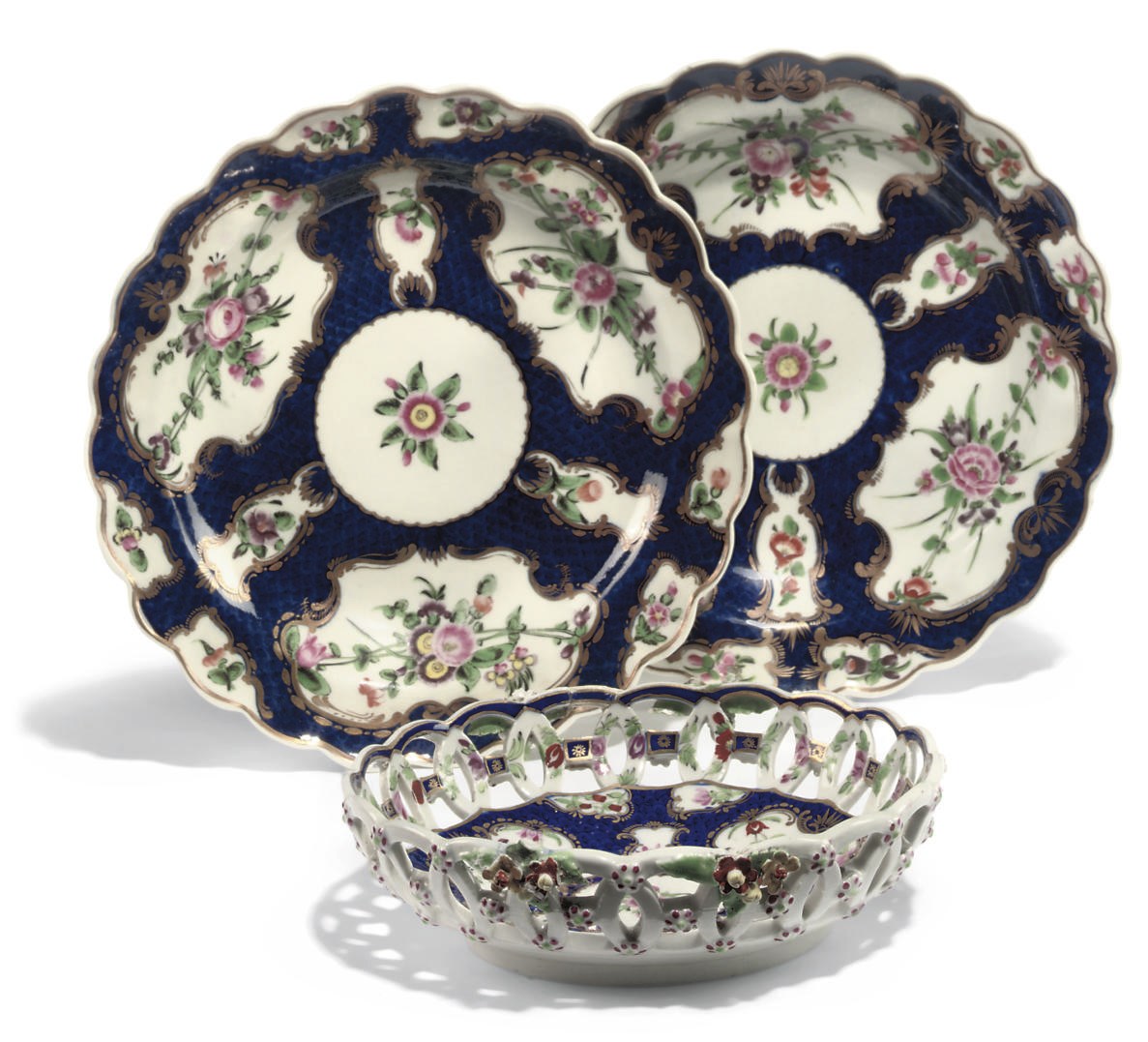 TWO WORCESTER BLUE-SCALE-GROUND PLATES AND A CIRCULAR BASKET