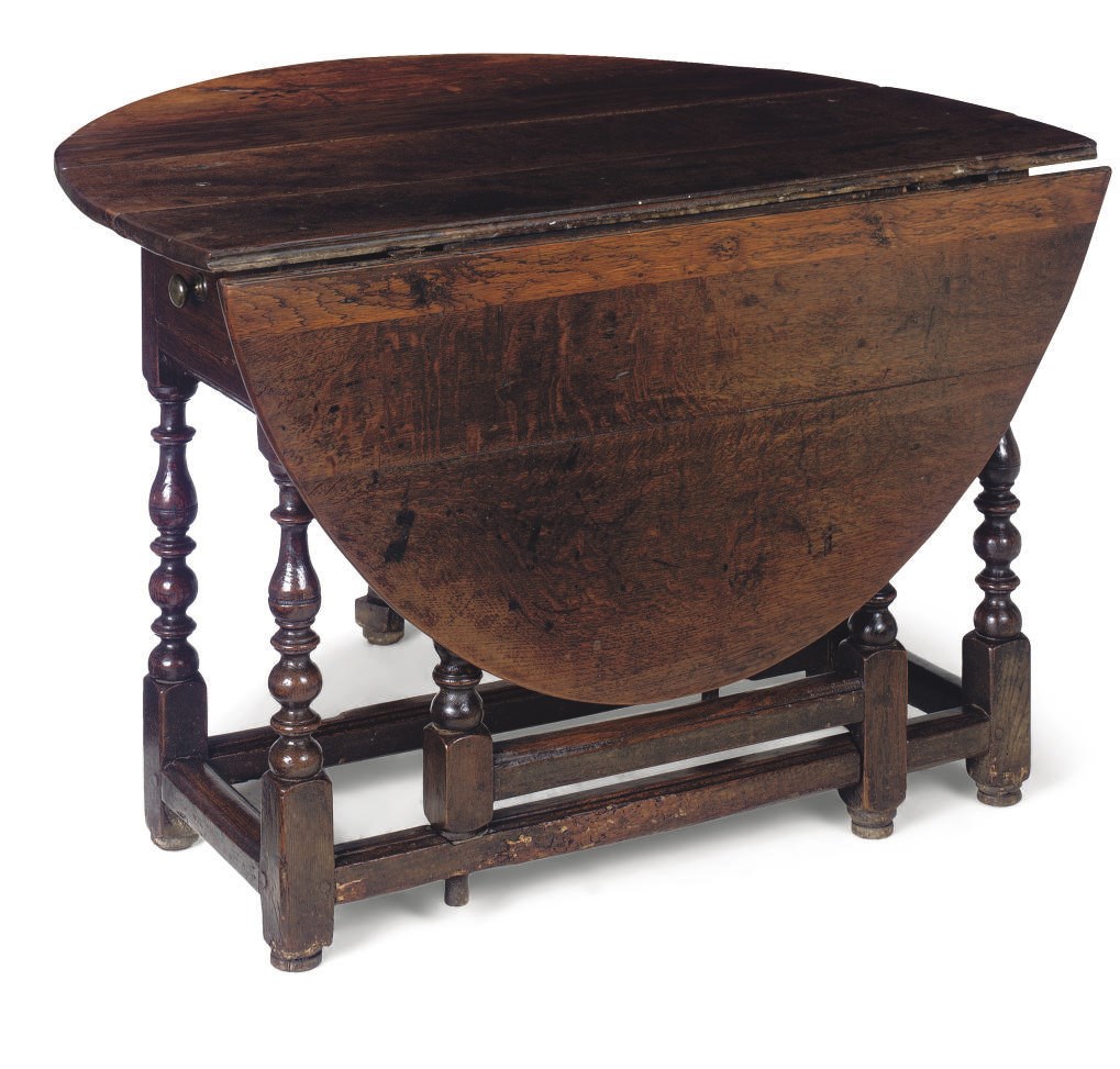 AN ENGLISH OAK GATELEG TABLE