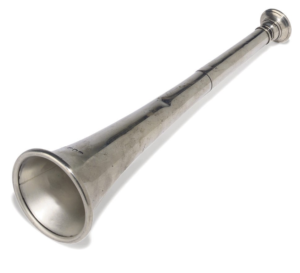 A LATE VICTORIAN SILVER HUNTING HORN