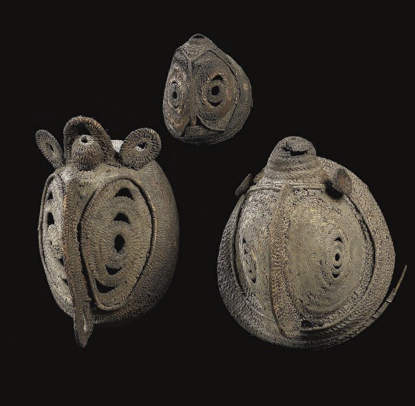 TROIS MASQUES EN VANNERIE DU MAPRIK