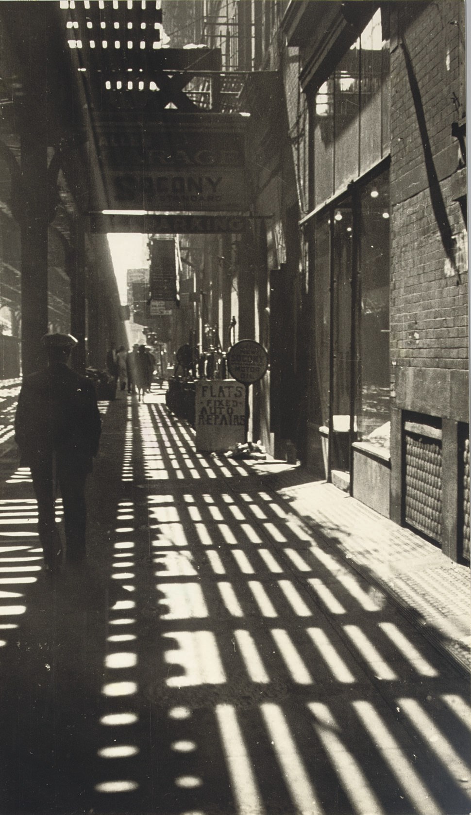 UNKNOWN PHOTOGRAPHER