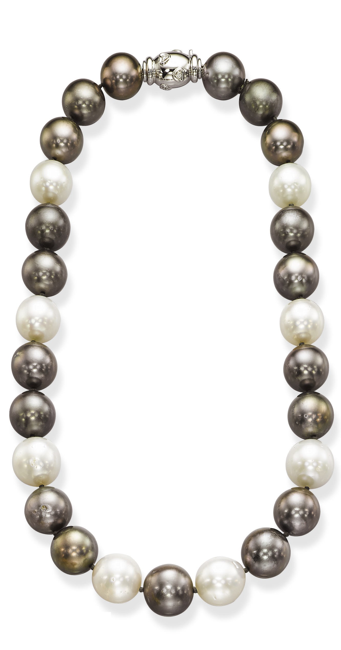 A CULTURED PEARL NECKLACE
