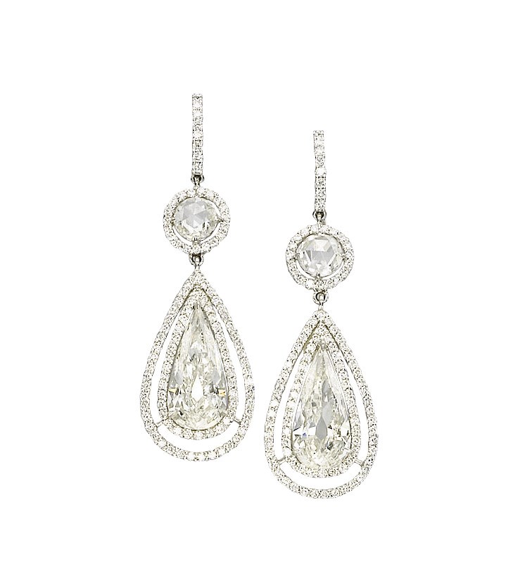 A PAIR OF DIAMOND EAR PENDANTS