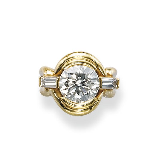 A GOLD AND DIAMOND RING