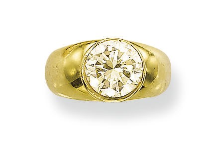 A DIAMOND AND GOLD RING