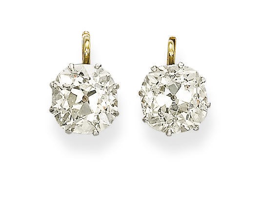 A PAIR OF ANTIQUE DIAMOND EAR STUDS