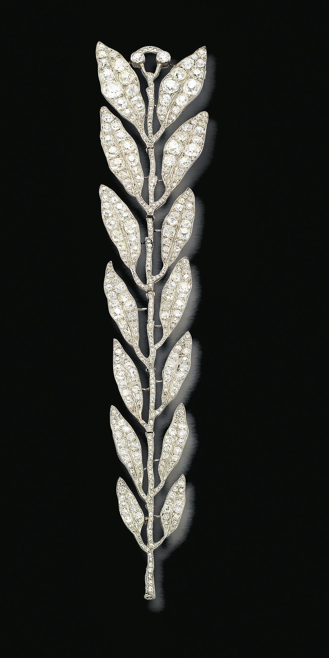 AN EXQUISITE BELLE ÉPOQUE DIAMOND 'DEVANT DE CORSAGE'