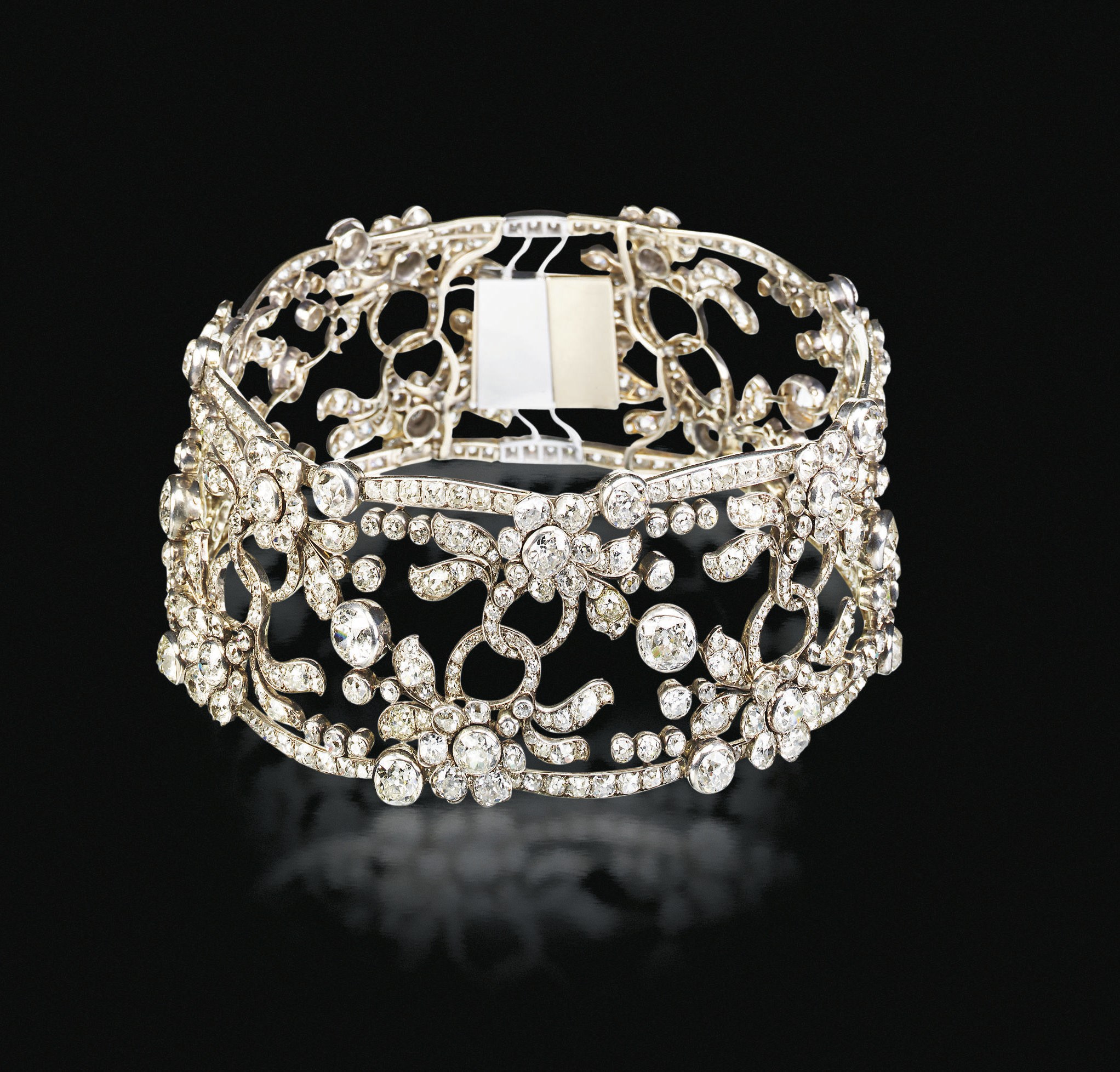 AN EXQUISITE ANTIQUE DIAMOND CHOKER, BY A.E. KÖCHERT