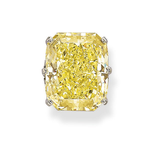 A SPECTACULAR COLOURED DIAMOND AND DIAMOND RING