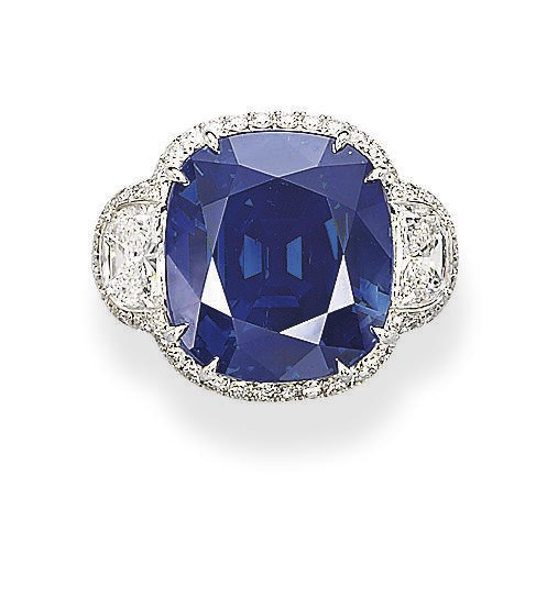 A UNIQUE SAPPHIRE AND DIAMOND RING