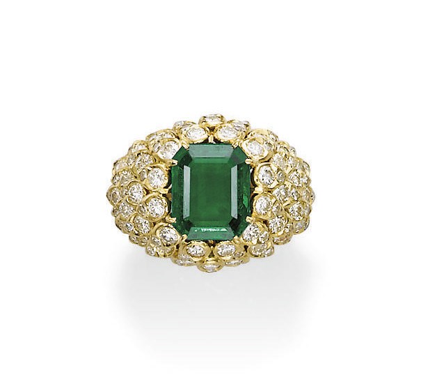 AN EMERALD AND DIAMOND RING, BY VAN CLEEF & ARPELS