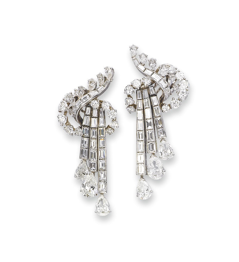 A PAIR OF DIAMOND EAR PENDANTS