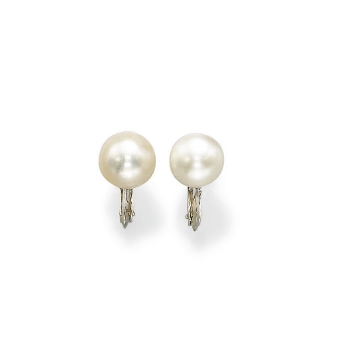 A PAIR OF NATURAL PEARL EAR CLIPS