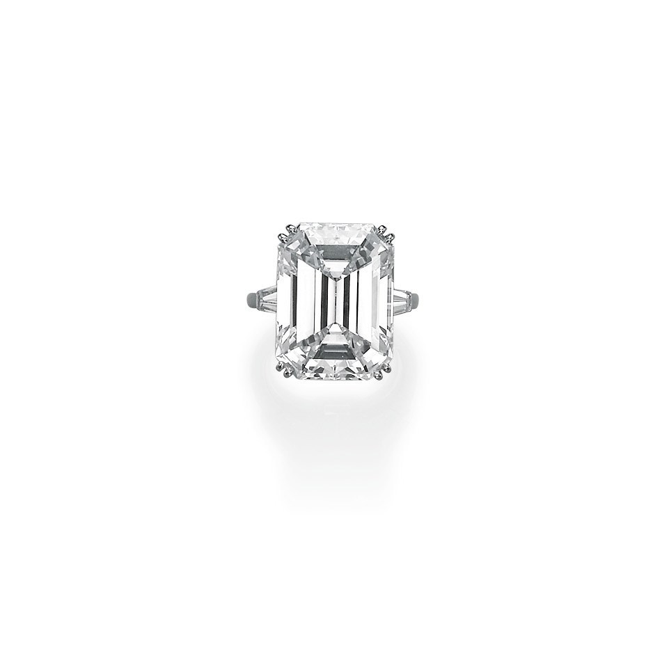A MAGNIFICENT DIAMOND RING, BY VAN CLEEF & ARPELS