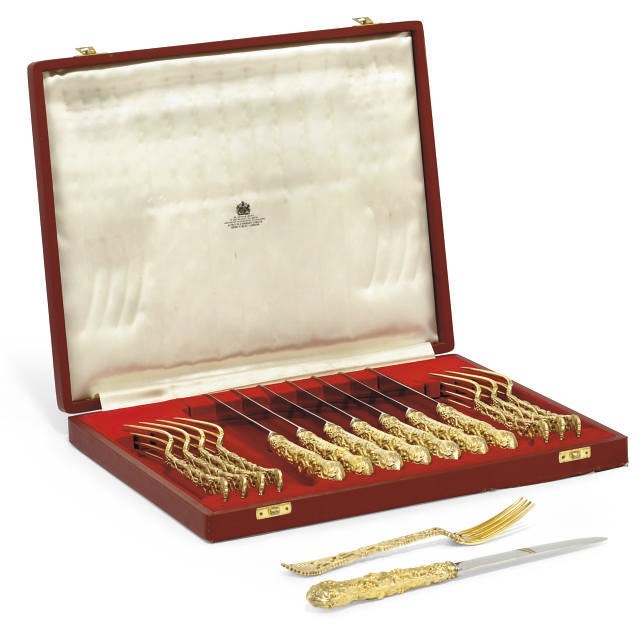 EIGHT PAIRS OF MODERN SILVER-GILT TABLE KNIVES AND FORKS OF FRUITING VINE DESIGN