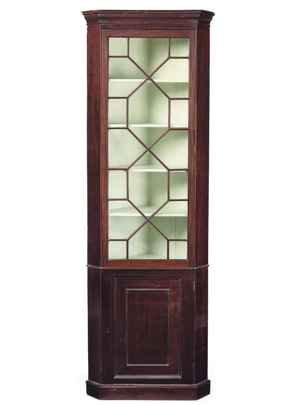 A GEORGE III MAHOGANY FLOOR STANDING CORNER CABINET