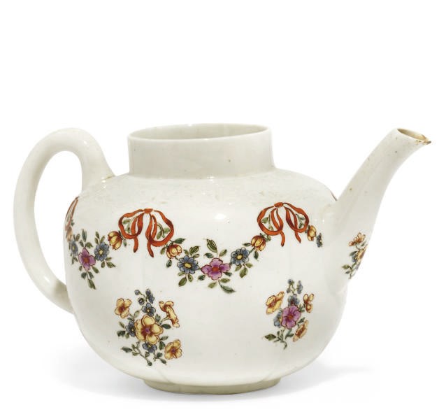 A WORCESTER MOULDED TEAPOT