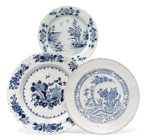 THREE ENGLISH DELFT BLUE AND WHITE DISHES