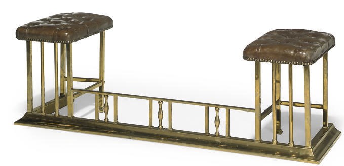 AN EDWARDIAN BRASS CLUB FENDER