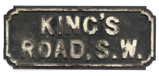 AN IRON STREET SIGN FOR THE KINGS ROAD