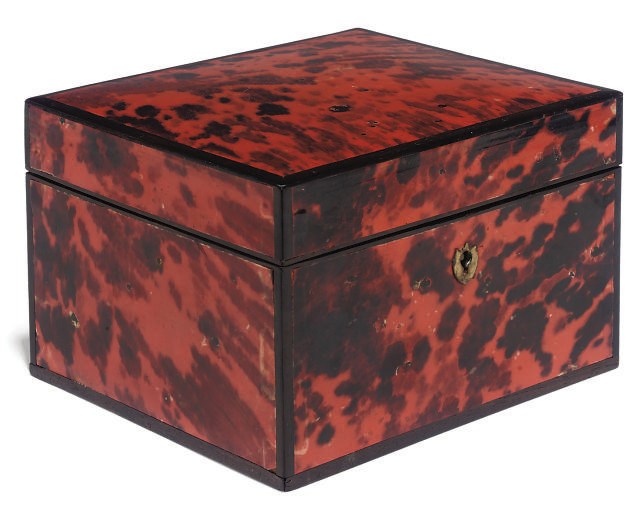 AN ART DECO TORTOISESHELL CIGAR BOX