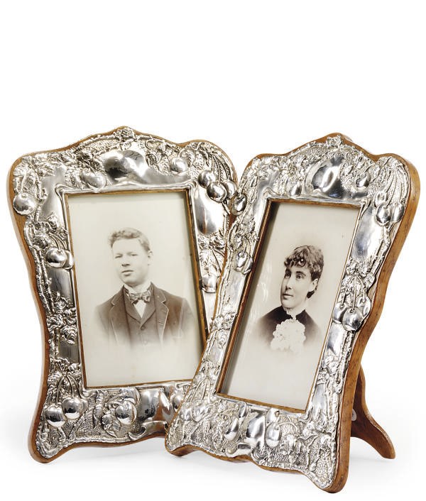 A PAIR OF EDWARDIAN SILVER-MOUNTED PHOTOGRAPH FRAMES