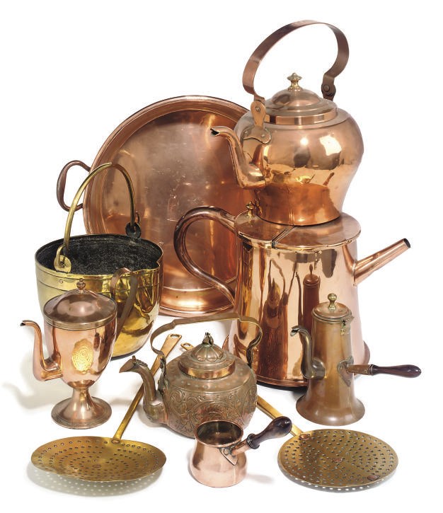 ASSORTED BRASS AND COPPER DOMESTIC UTENSILS