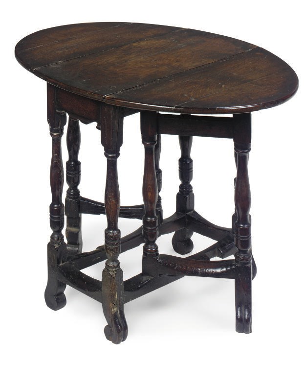 A SMALL OAK GATELEG TABLE