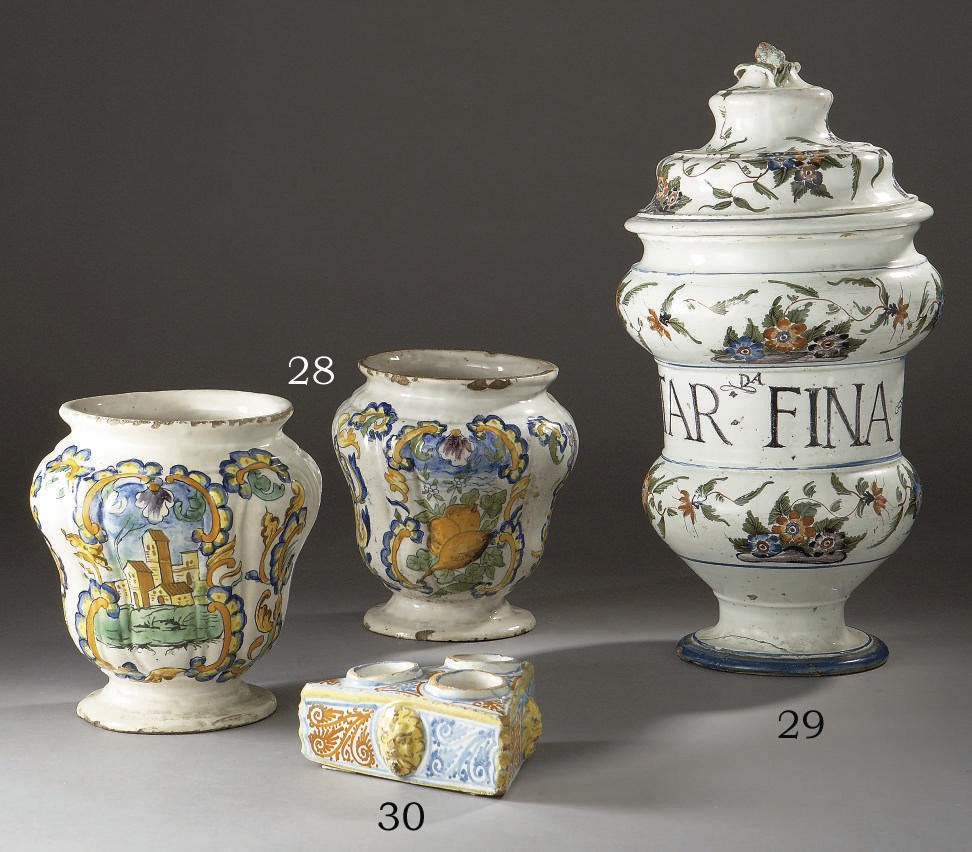POT DE PHARMACIE ET SON COUVERCLE EN FAIENCE ITALIENNE DU XVIIIEME SIECLE