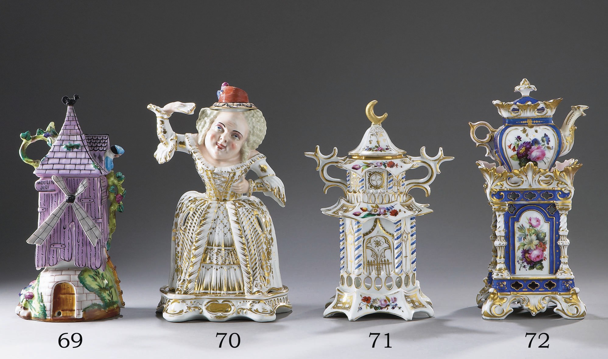 TISANIERE EN TROIS PARTIES ET UN RECIPIENT EN PORCELAINE DE PARIS DU XIXEME SIECLE