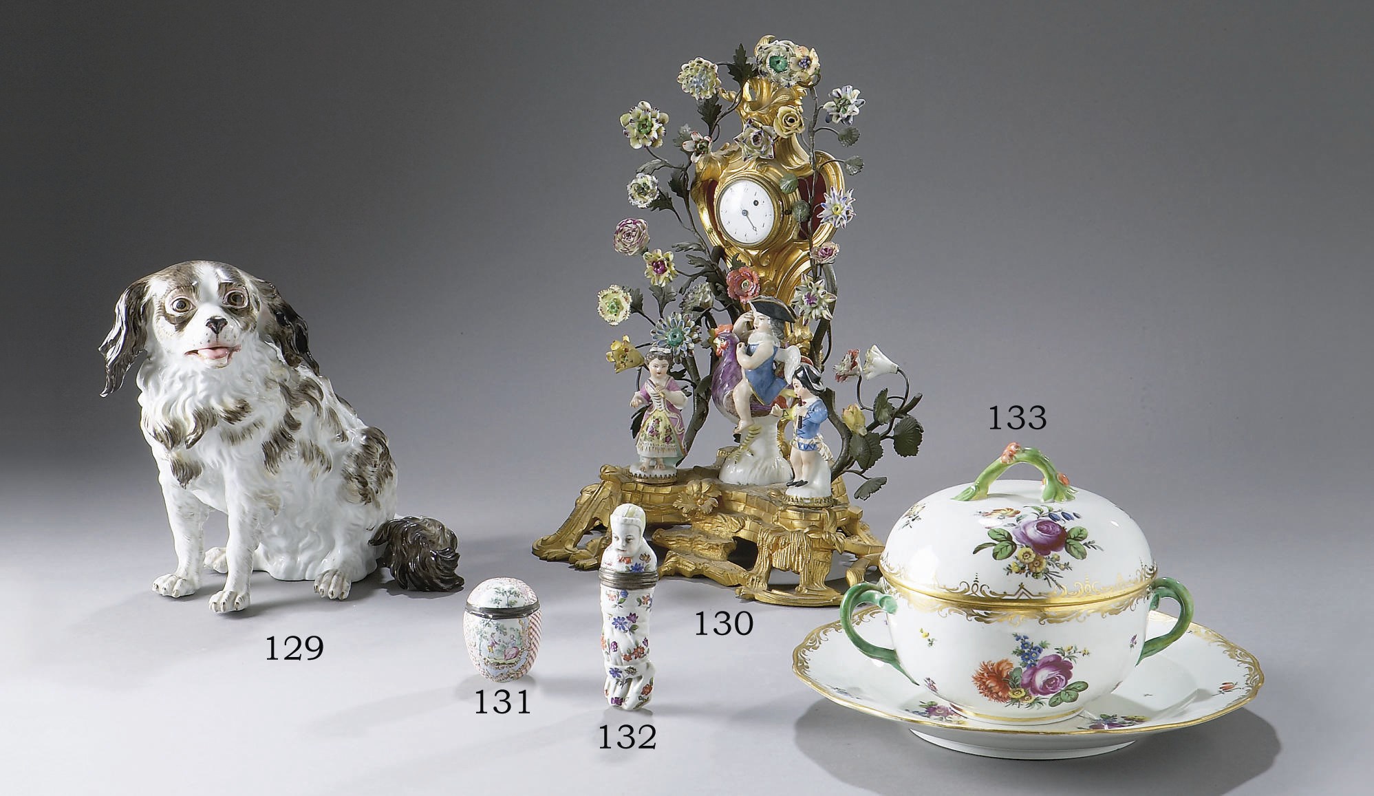 BOITE ET SON COUVERCLE EN CUIVRE EMAILLE A MONTURE EN ARGENT DU XVIIIEME SIECLE