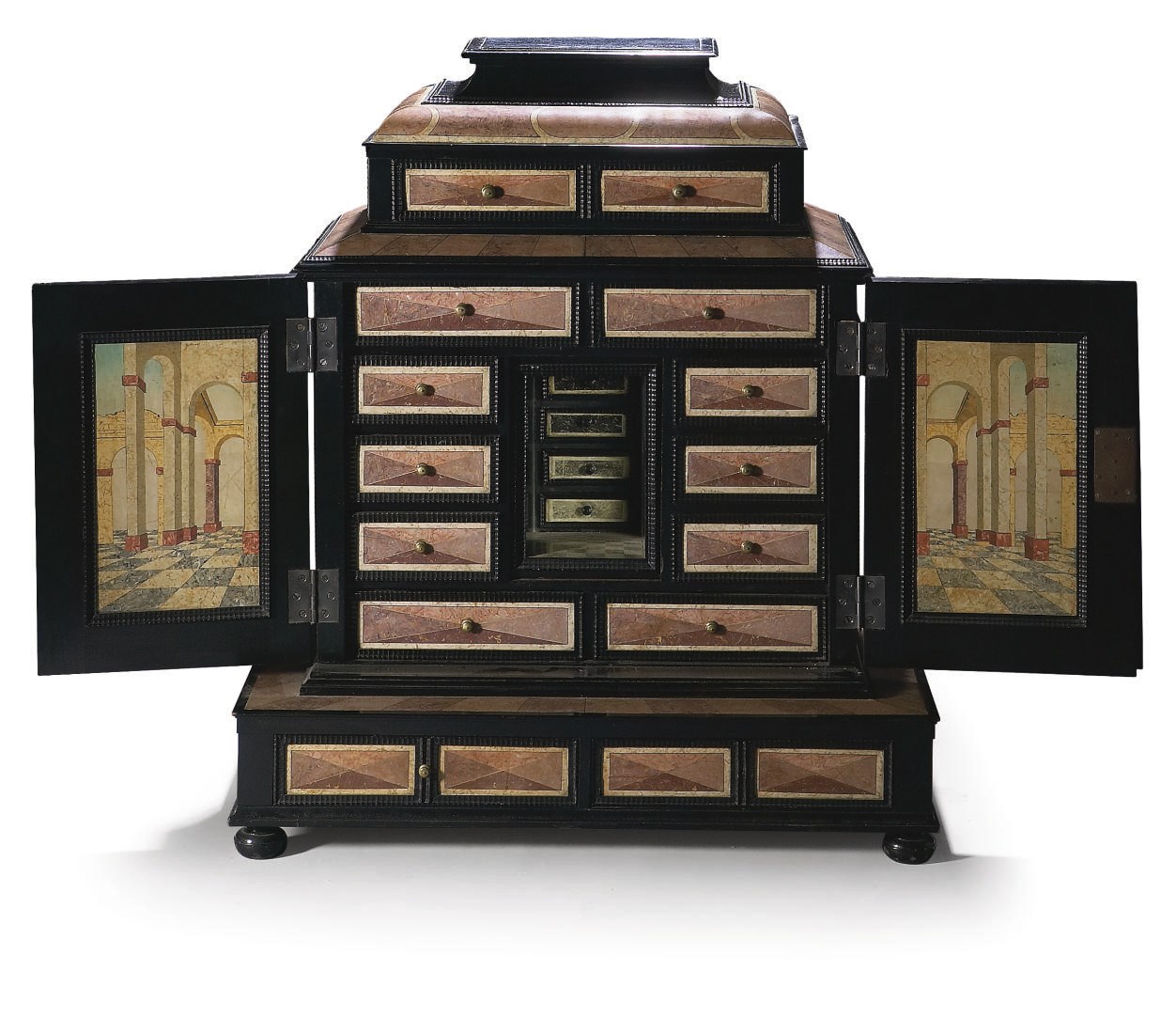 PETIT CABINET DANS LE STYLE DU XVIIEME SIECLE ITALIEN