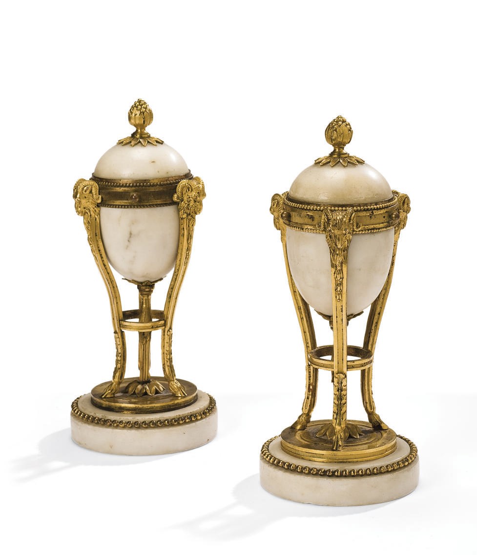 PAIRE DE CASSOLETTES FORMANT FLAMBEAU D'EPOQUE LOUIS XVI
