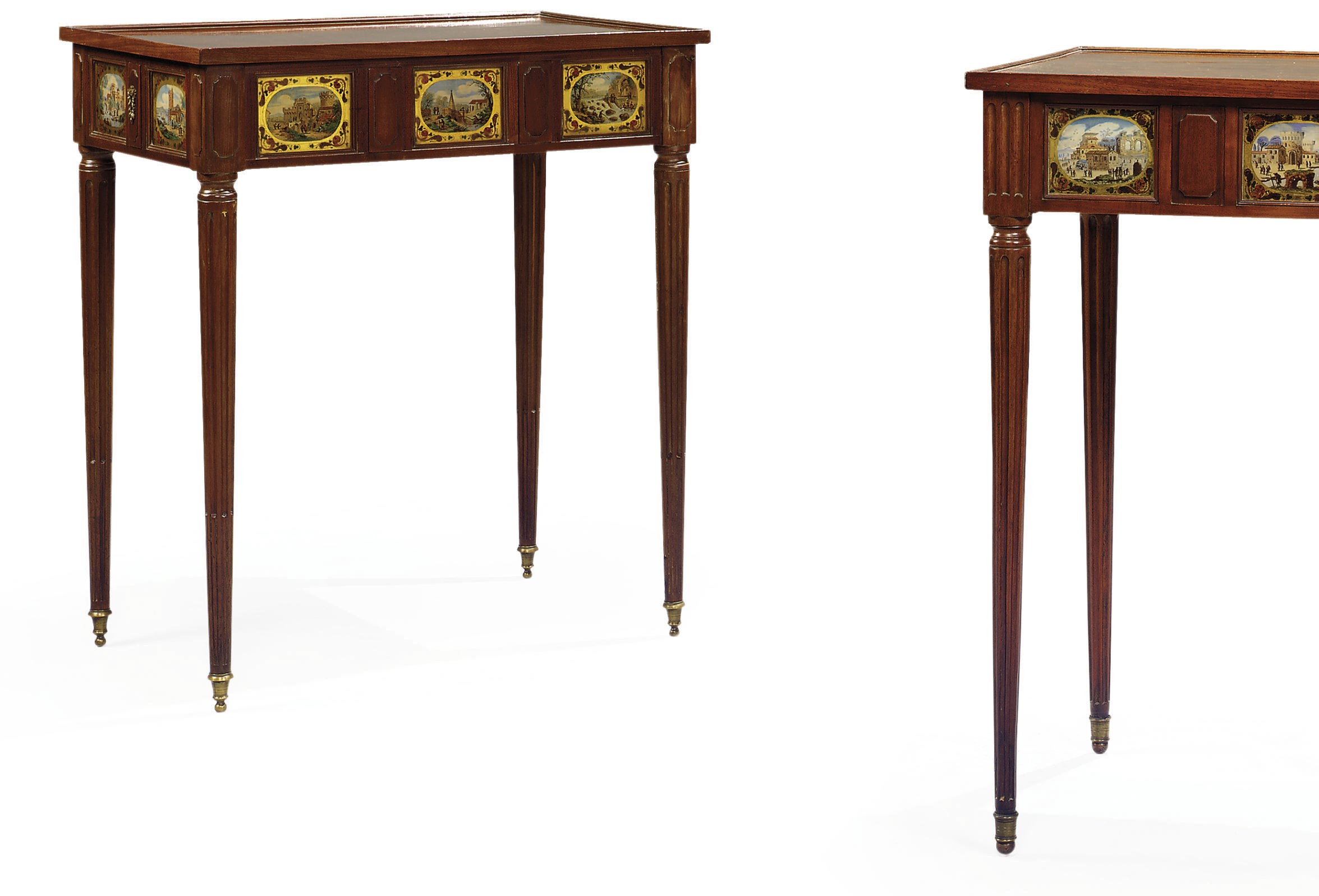 DEUX TABLES DE STYLE LOUIS XVI FORMANT UNE PAIRE