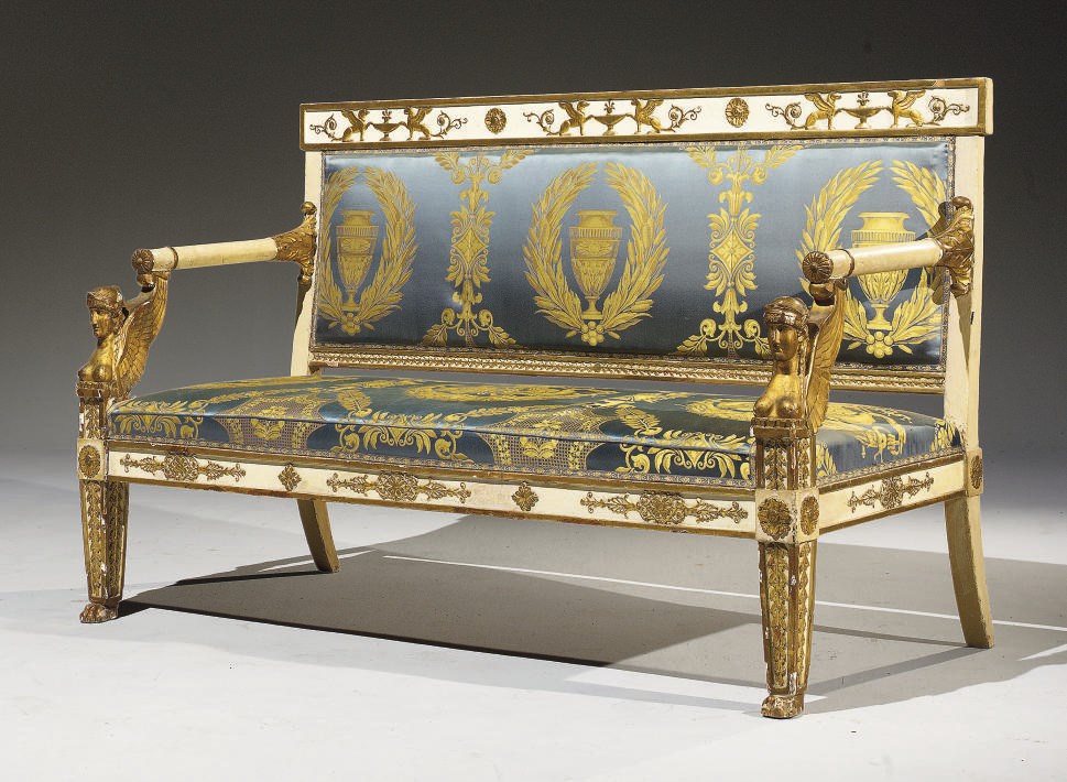 SUITE COMPRENANT UN CANAPE ET DEUX FAUTEUILS D'EPOQUE NEOCLASSIQUE DU DEBUT DU XIXEME SIECLE