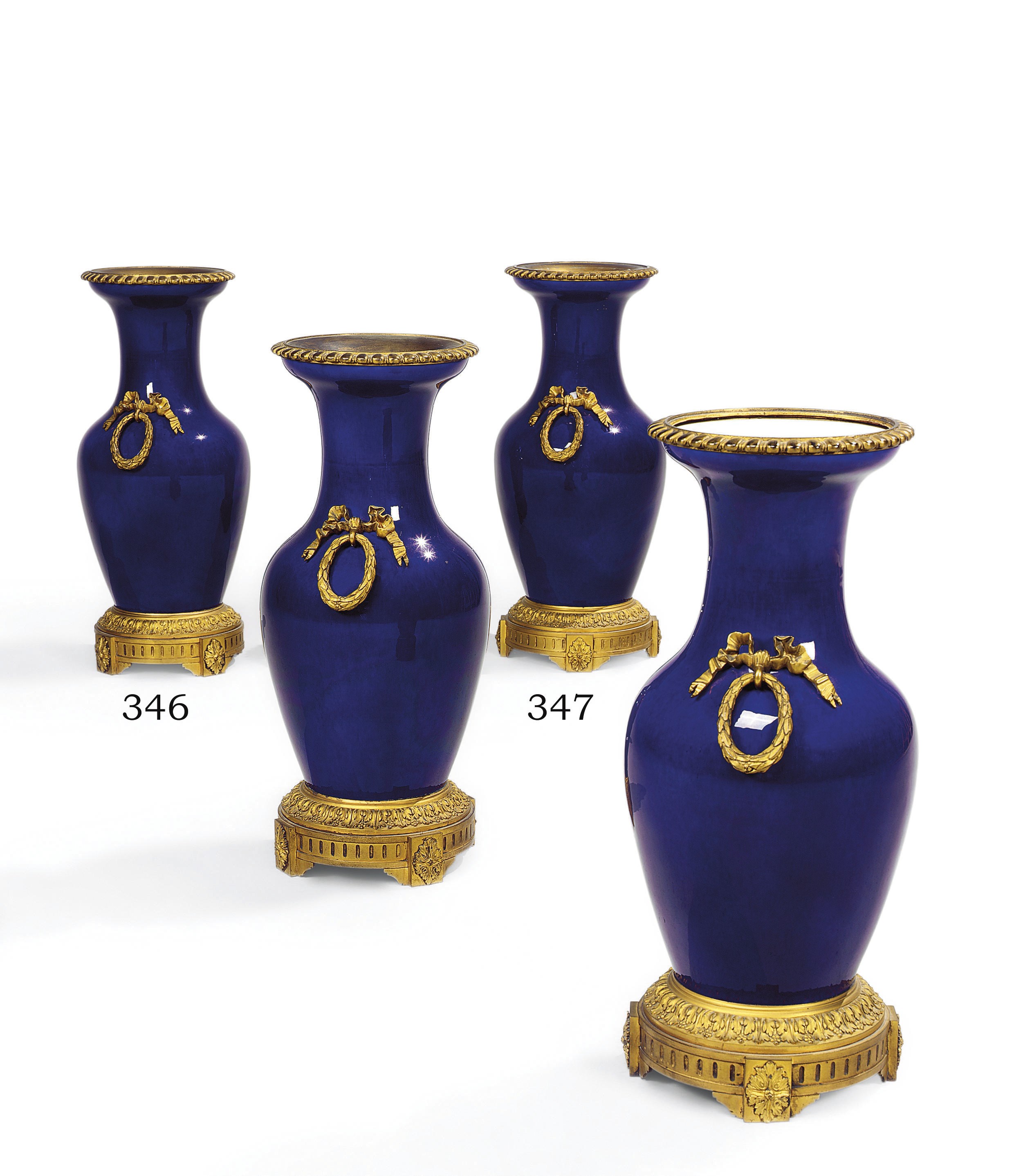 PAIRE DE VASES DE STYLE LOUIS XVI