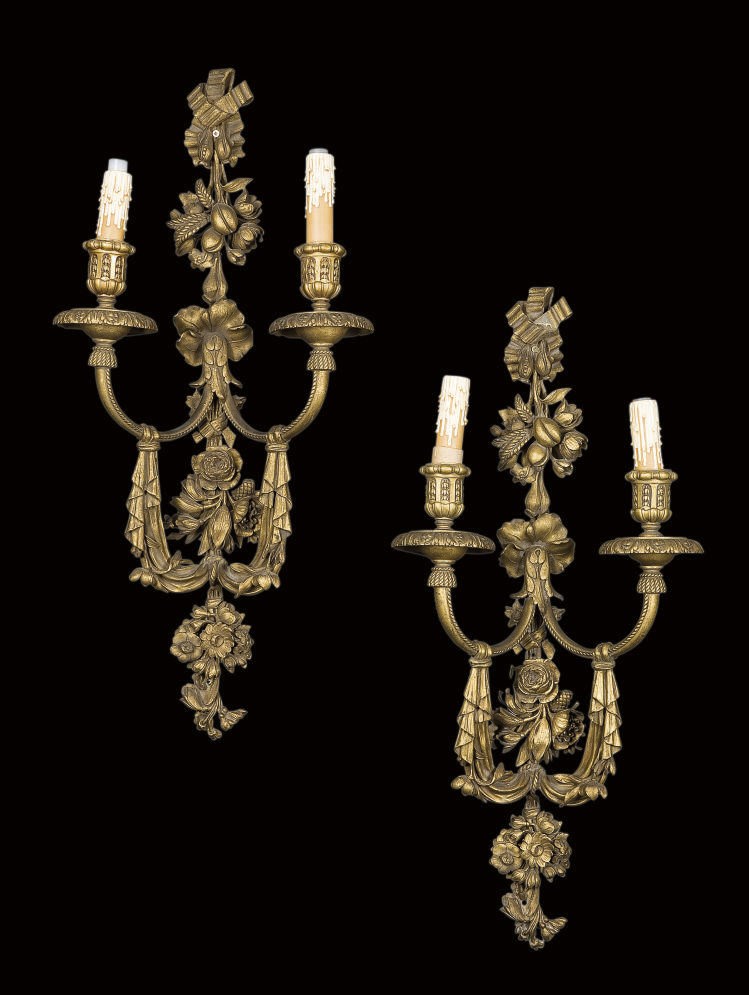 PAIRE D'APPLIQUES DE STYLE LOUIS XVI