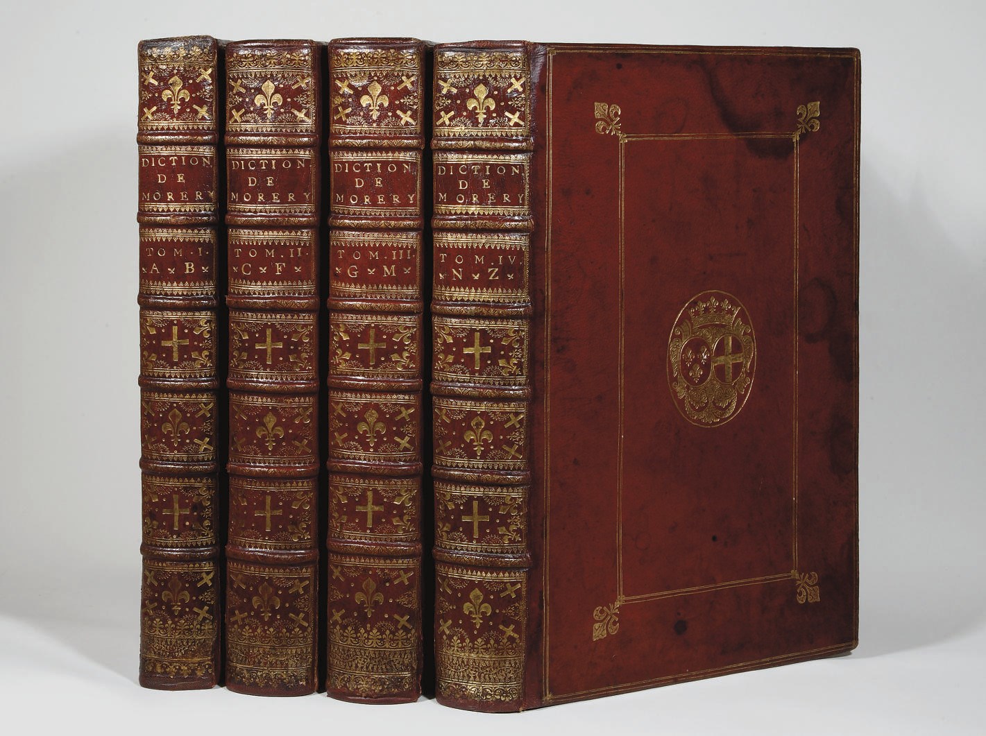 MORERI, Louis (1643-1680). Le Grand dictionnaire historique ou Le Mélange curieux de l'histoire sacrée et profane... Nouvelle et dernière édition revue, corrigée et augmentée par M. Vaultier. Paris: Jean-Baptiste Coignard, 1707.