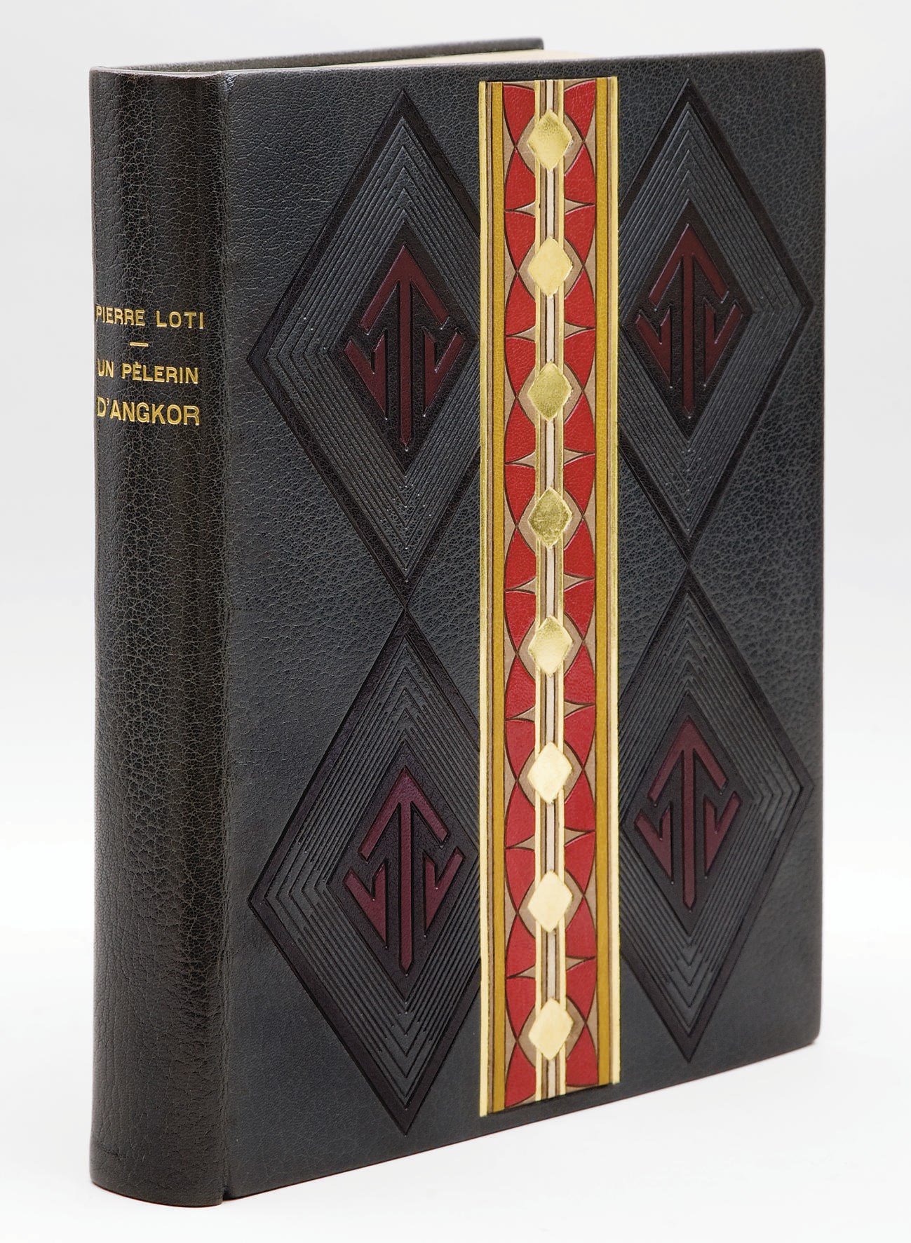 [JOUVE] -- LOTI, Pierre (1850-1923). Un pèlerin d'Angkor. Paris: Chez Paul Jouve et François-Louis Schmied, 1930.