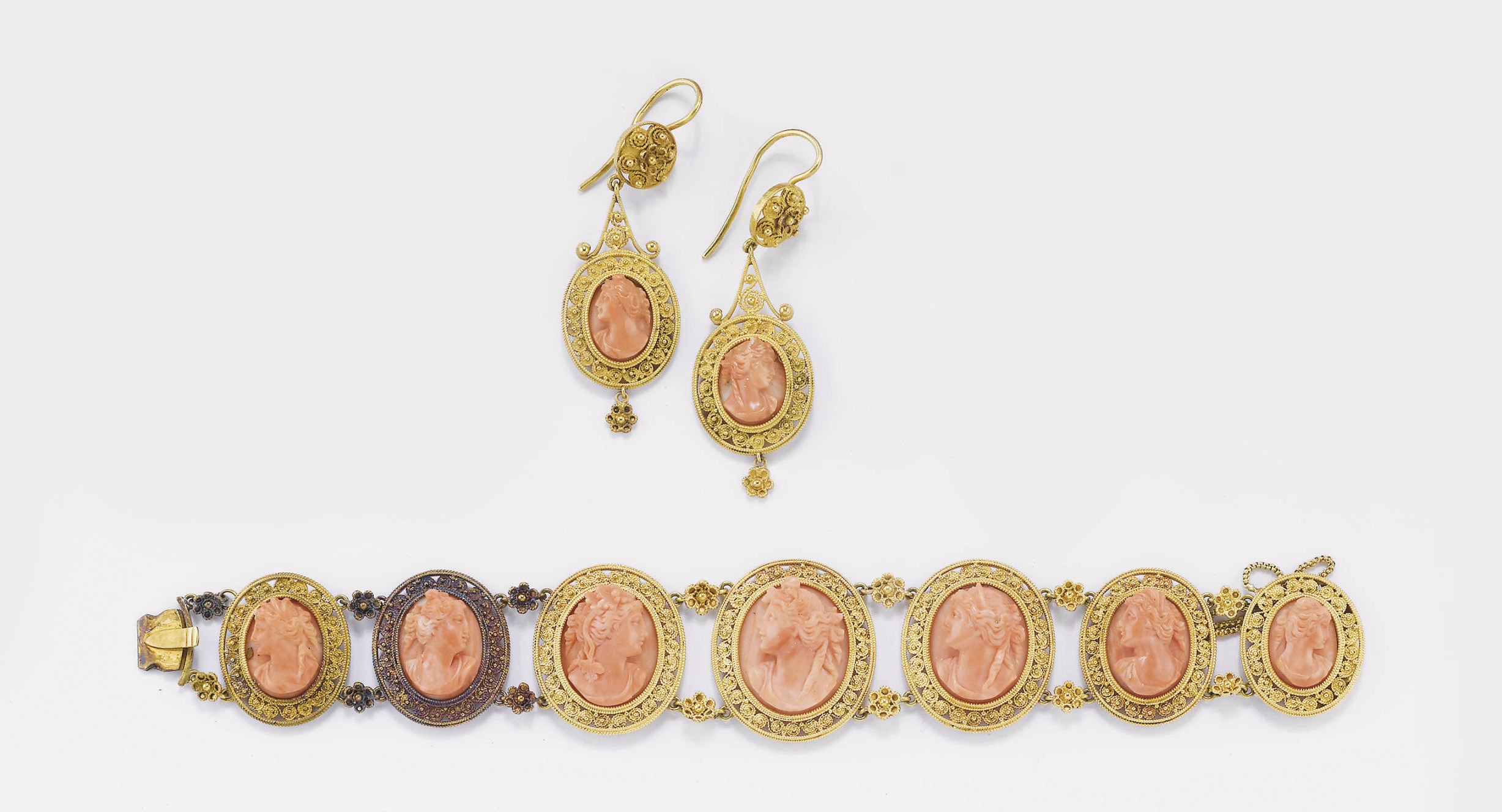 ANTICA PARURE IN CORALLO