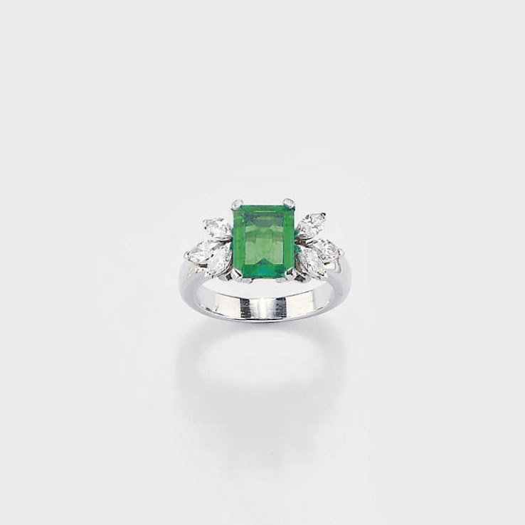 ANELLO CON SMERALDO E DIAMANTI