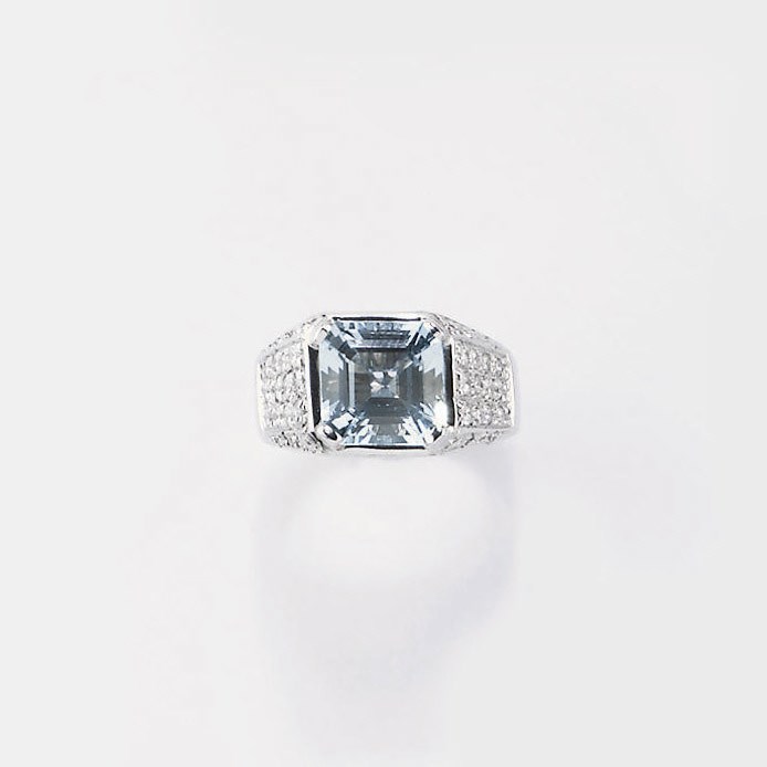 ANELLO CON ACQUAMARINA E BRILLANTI